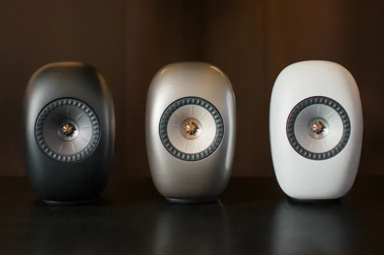 Ba màu KEF LS LUXE: Eclipse Black, Dusk Titanium và Mineral White