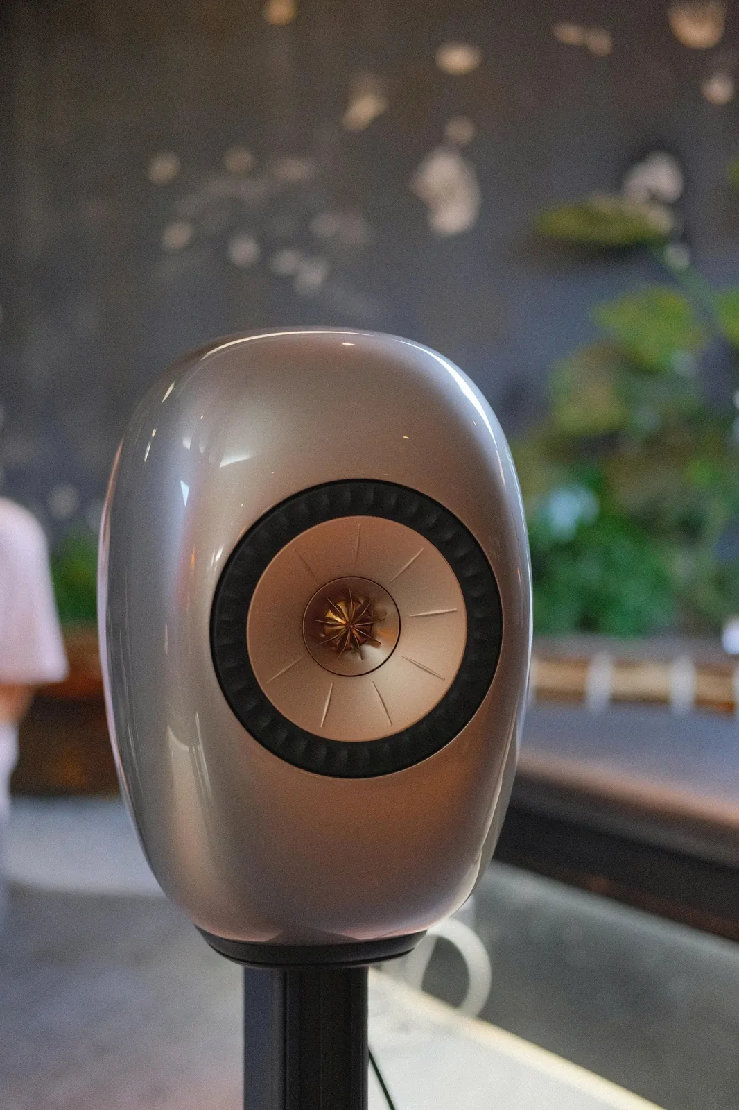 Close-up Uni-Q trên KEF LS LUXE Dusk Titanium tại event Việt Nam