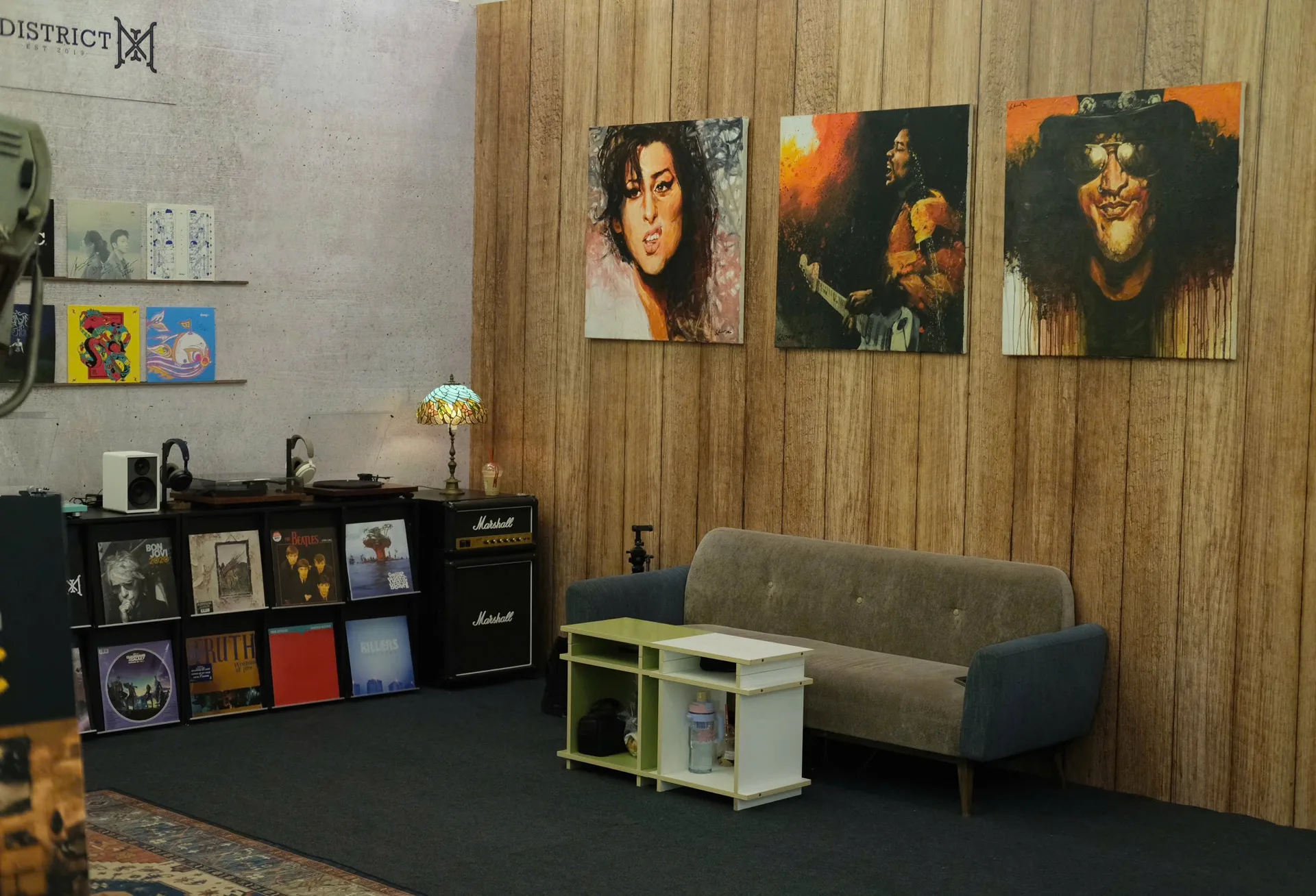 Góc sofa lifestyle District M tại P.H.E Show 2026 Tầng G