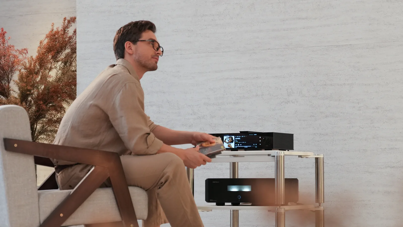 Eversolo DMP-A8 Gen 2 trên rack Hi-Fi cùng ampli - lifestyle High End Vienna 2026