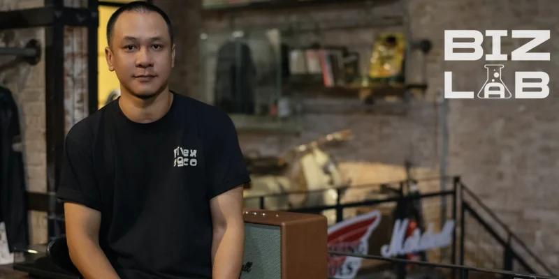 Founder Trần Mạnh Toàn của District M trong không gian store — ảnh từ bài phỏng vấn Men’s Folio